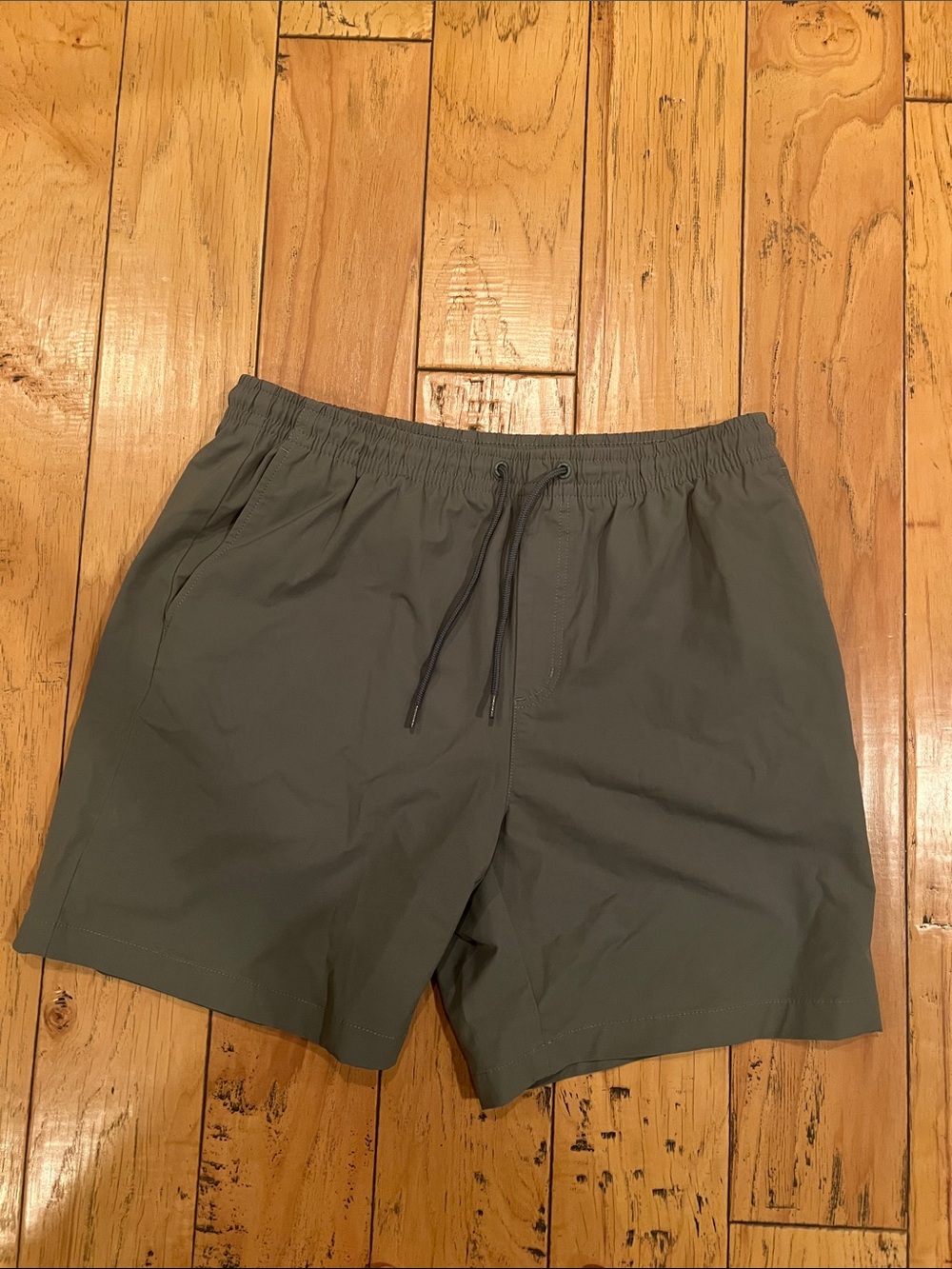 Vineyard Vines Men's Olive Drawstring Hybrid Shorts
